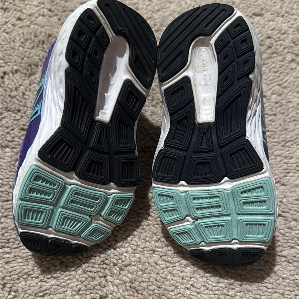5.5 Toddler Purple New Balance Athletic Shoes GUC - Picture 5 of 5